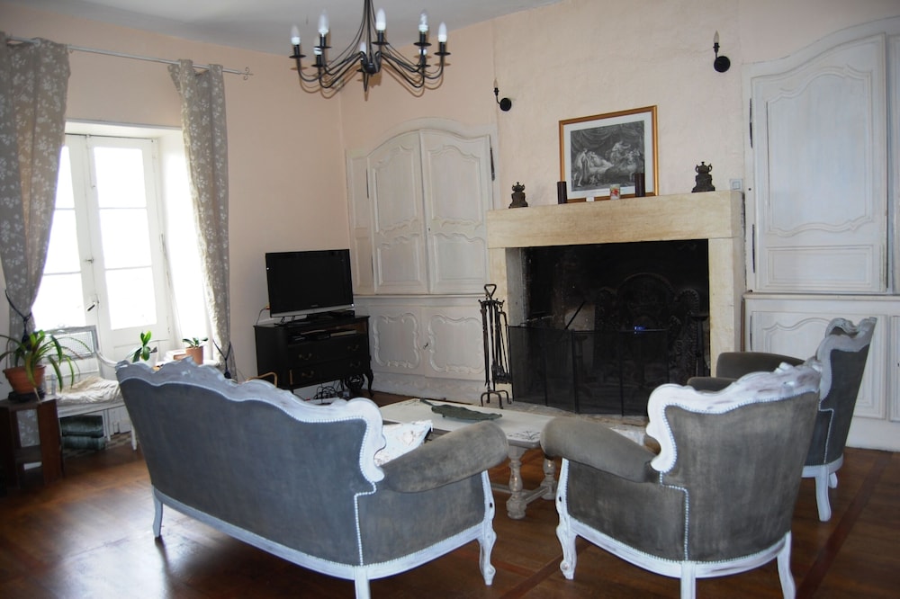 18th and 19th century mansion in the heart of the Cahors vineyard