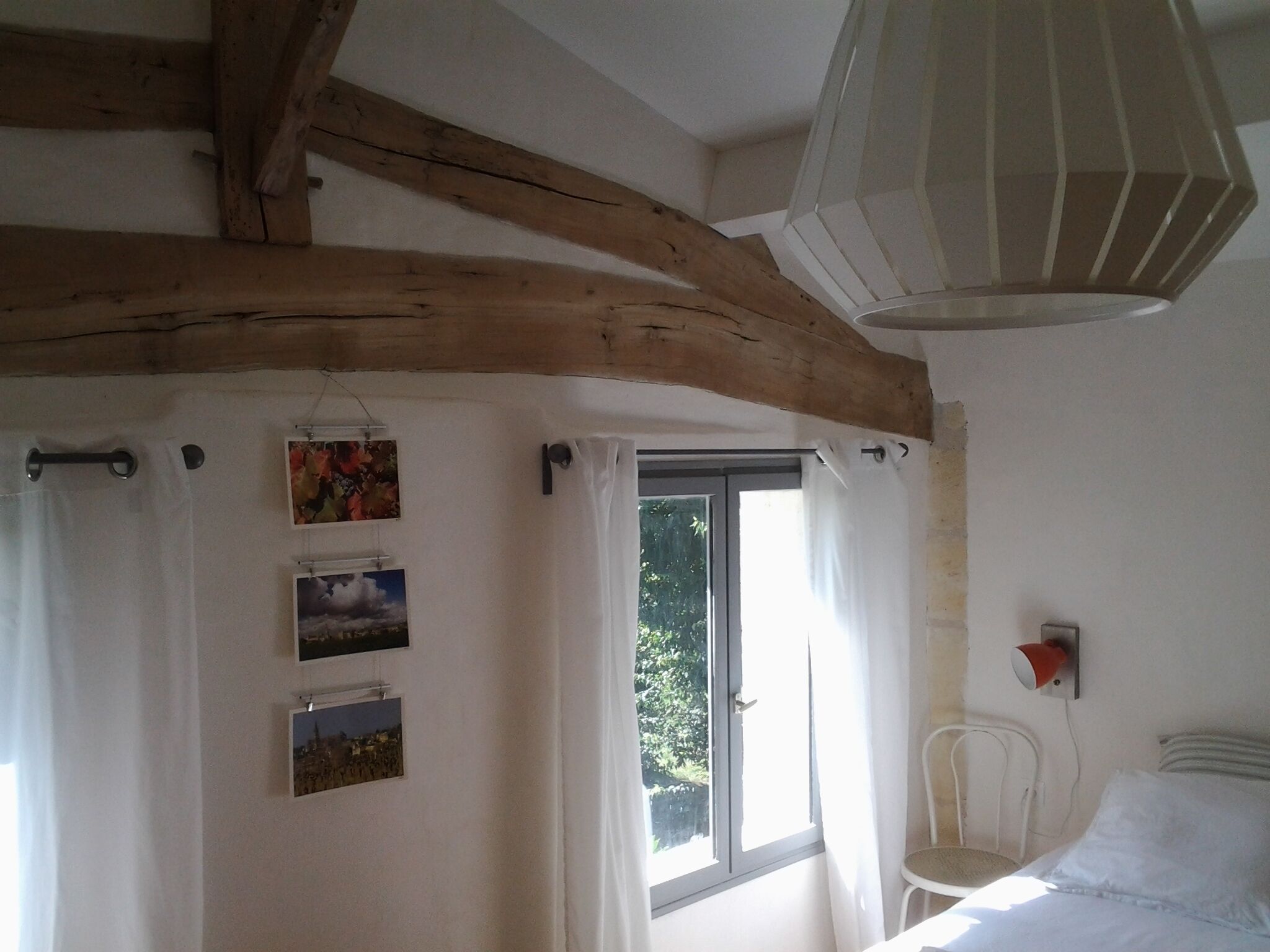 Barn in the middle of the vineyards of st emilon with a large capacity of reception