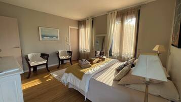 4 chambres, bureau, fer et planche à repasser, Wi-Fi gratuit