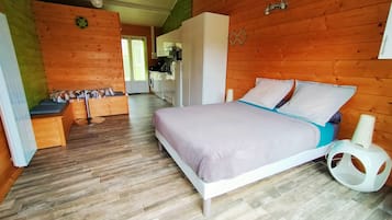 1 chambre, fer et planche Ă  repasser, Wi-Fi gratuit, draps fournis
