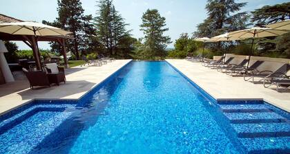 Suite CĂšdre, ChĂąteau Gassies, le charme Ă 15 min de Bordeaux, jusqu'Ă 4 hĂŽtes