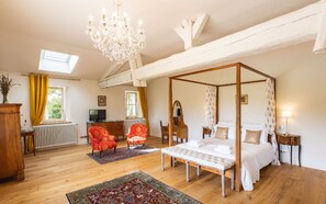 1 soverom, safe på rommet, strykejern/-brett og reiseseng for barn