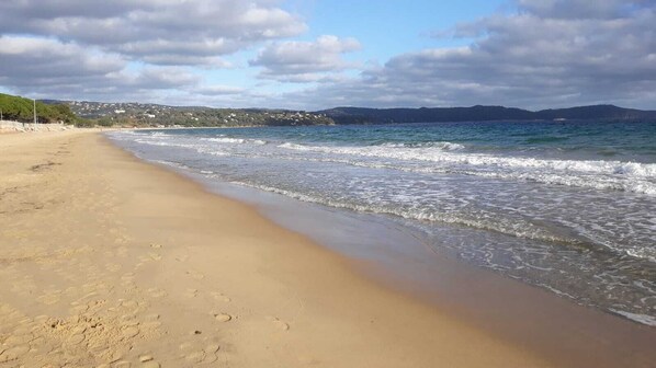 Plage à proximité, chaises longues