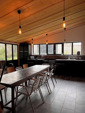 Réfrigérateur, micro-ondes, four, cafetière/bouilloire