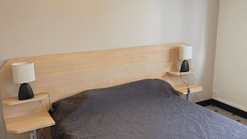 2 bedrooms, iron/ironing board, internet