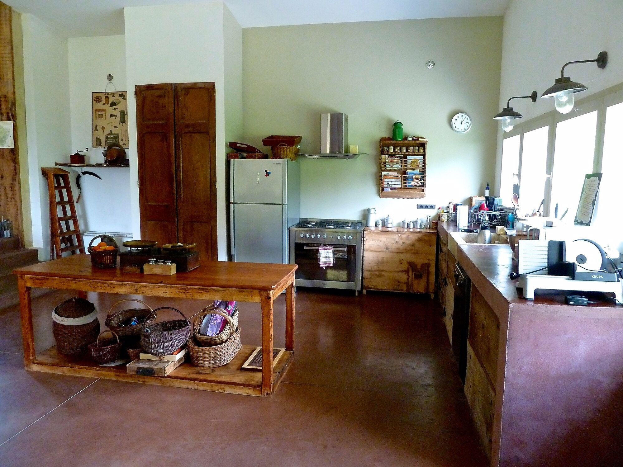 Charming family house, swimming pool, with large reception room, nice view