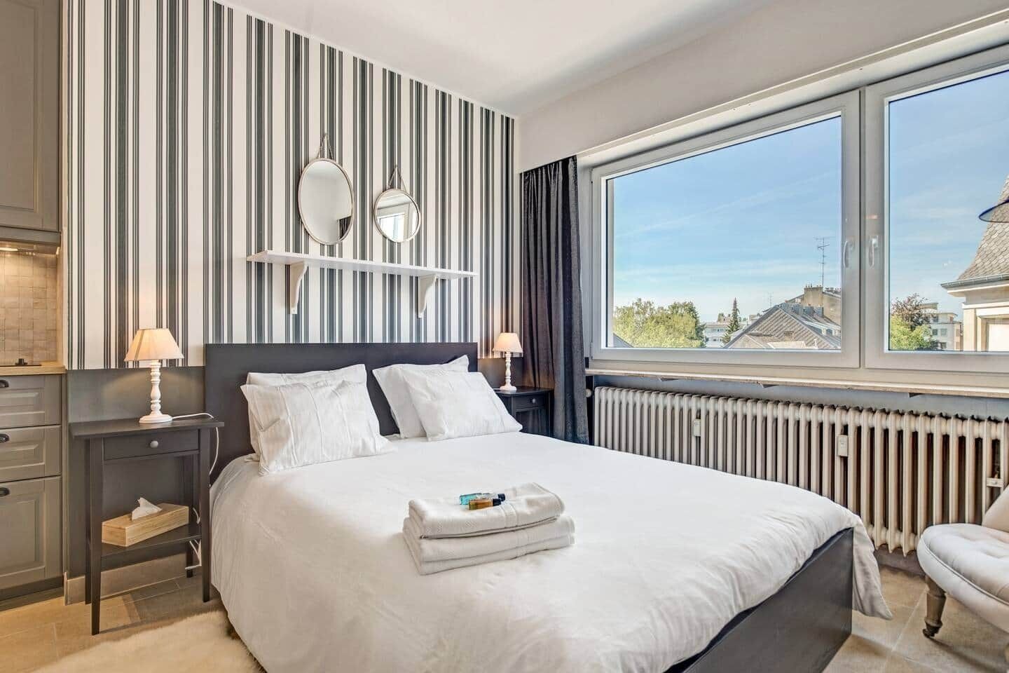 Iron/ironing board, WiFi, bed sheets