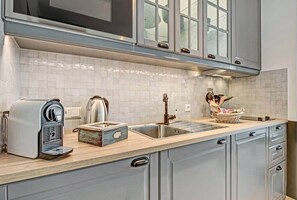 Fridge, microwave, oven, stovetop - Studio Chic super central near cathedral (Luxembourg)