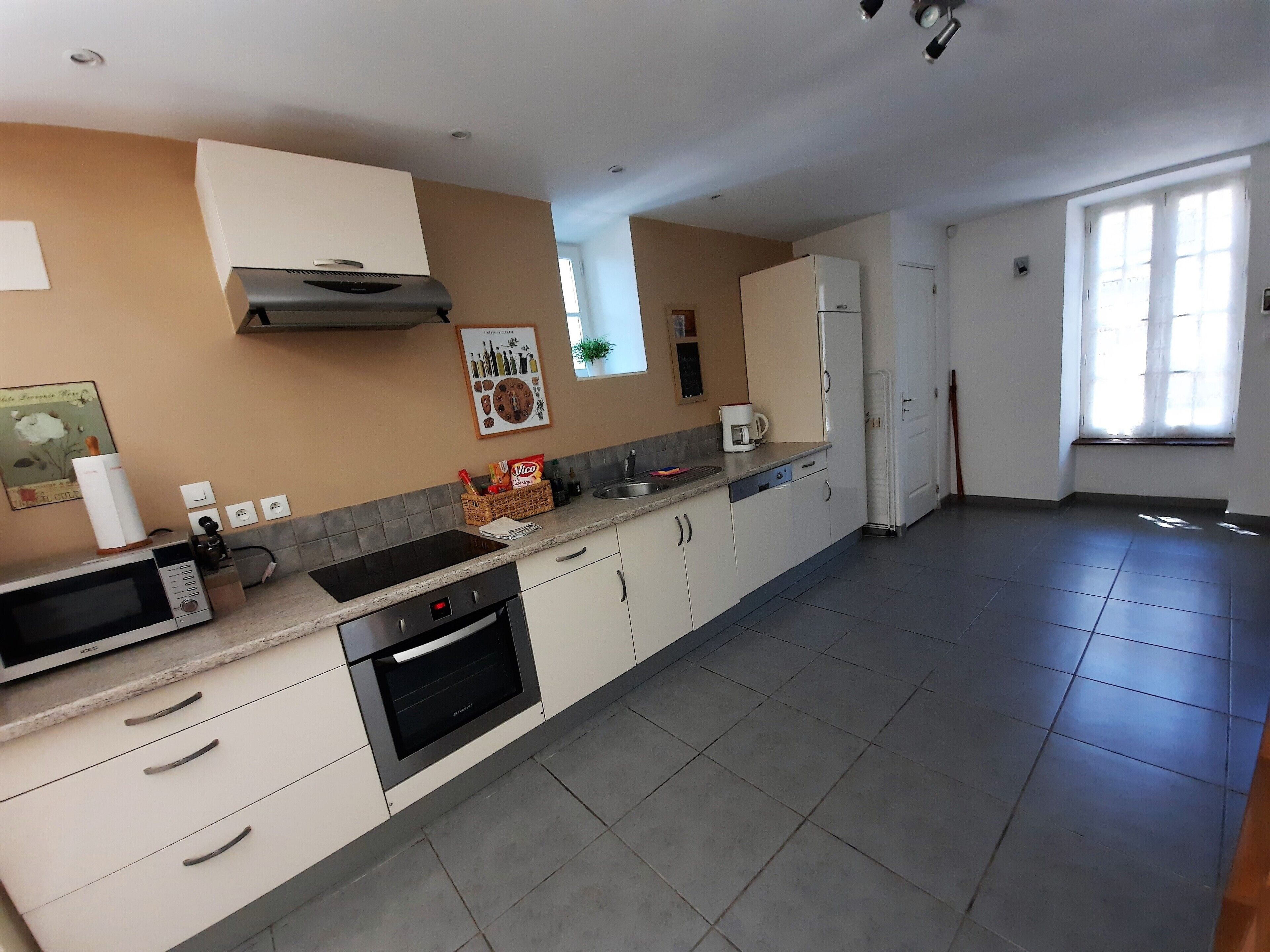 冰箱、微波炉、烤箱、炉灶