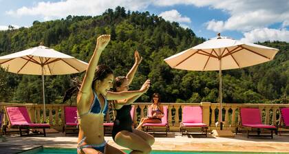 Chopin Luxury Apartments, swimming pool