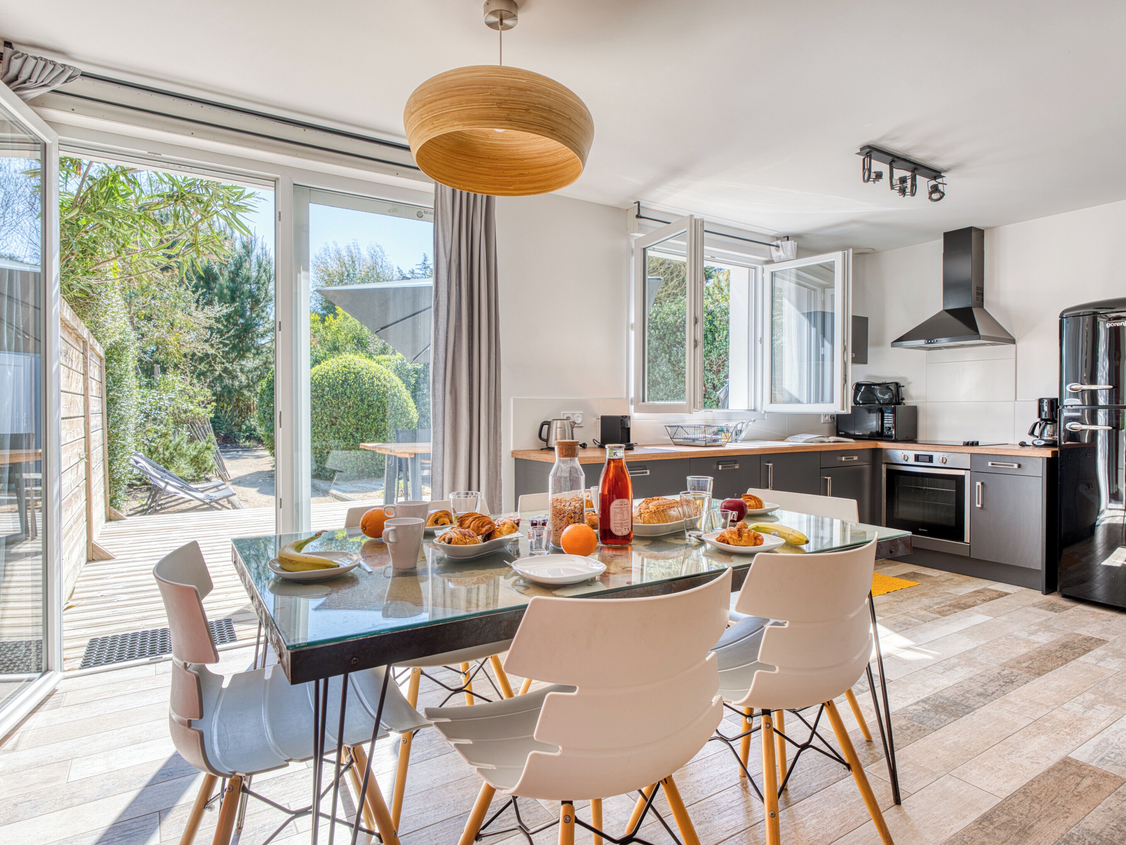 雪櫃、微波爐、焗爐、爐具