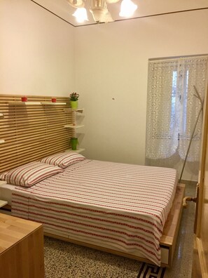 3 habitaciones, tabla de planchar con plancha, cuna de viaje y wifi 