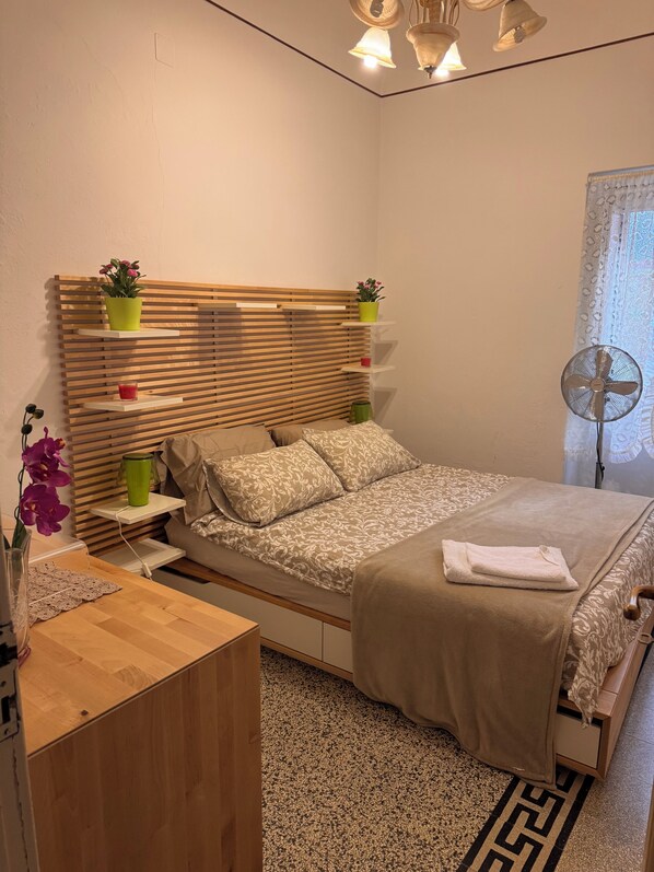 3 habitaciones, tabla de planchar con plancha, cuna de viaje y wifi