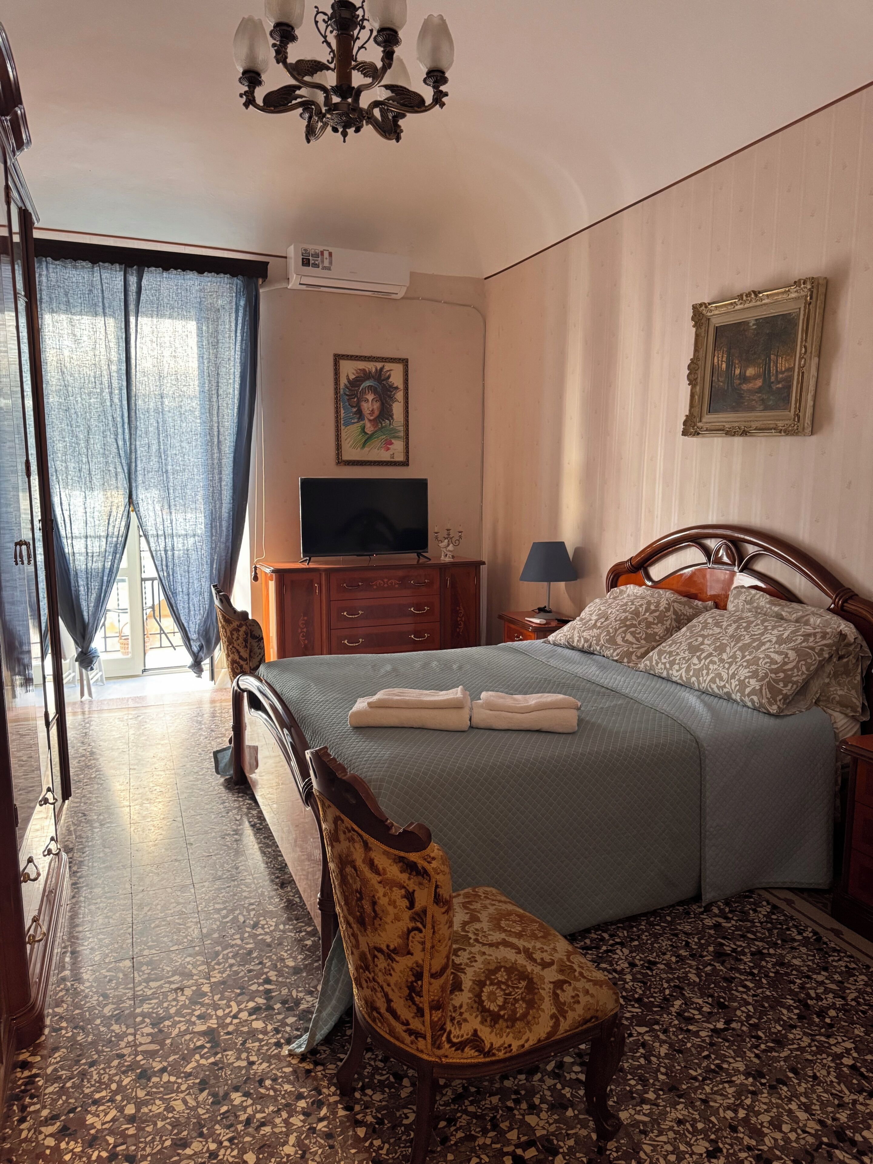 3 bedrooms, iron/ironing board, travel crib, WiFi