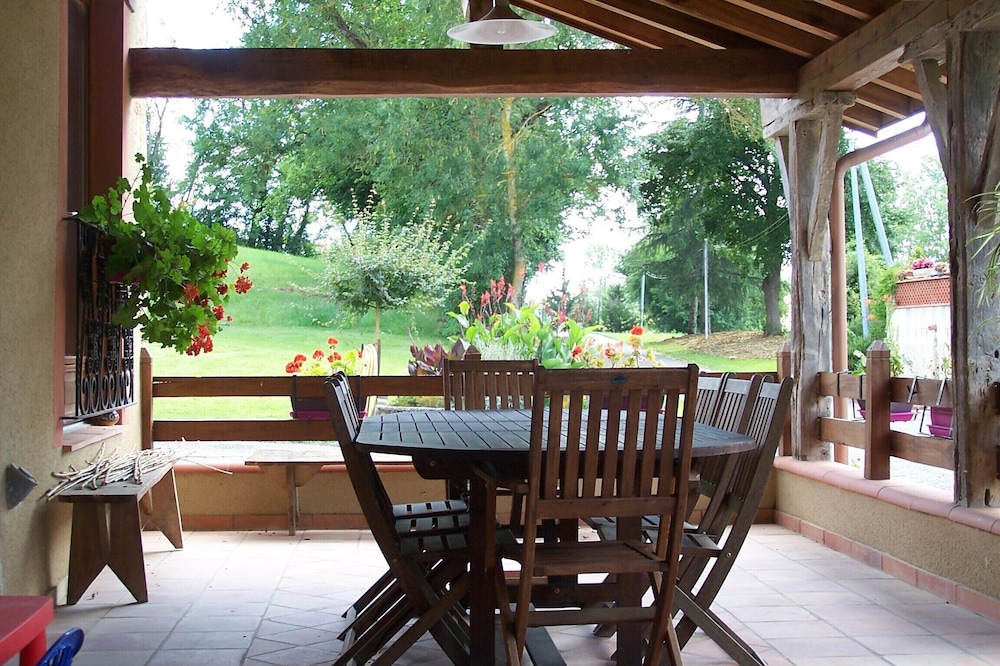 Pool, family rooms, breakfast