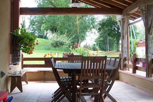 Piscine, chambres familiales, table d'hôtes