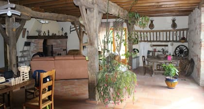 Piscina, habitaciones familiares, desayuno