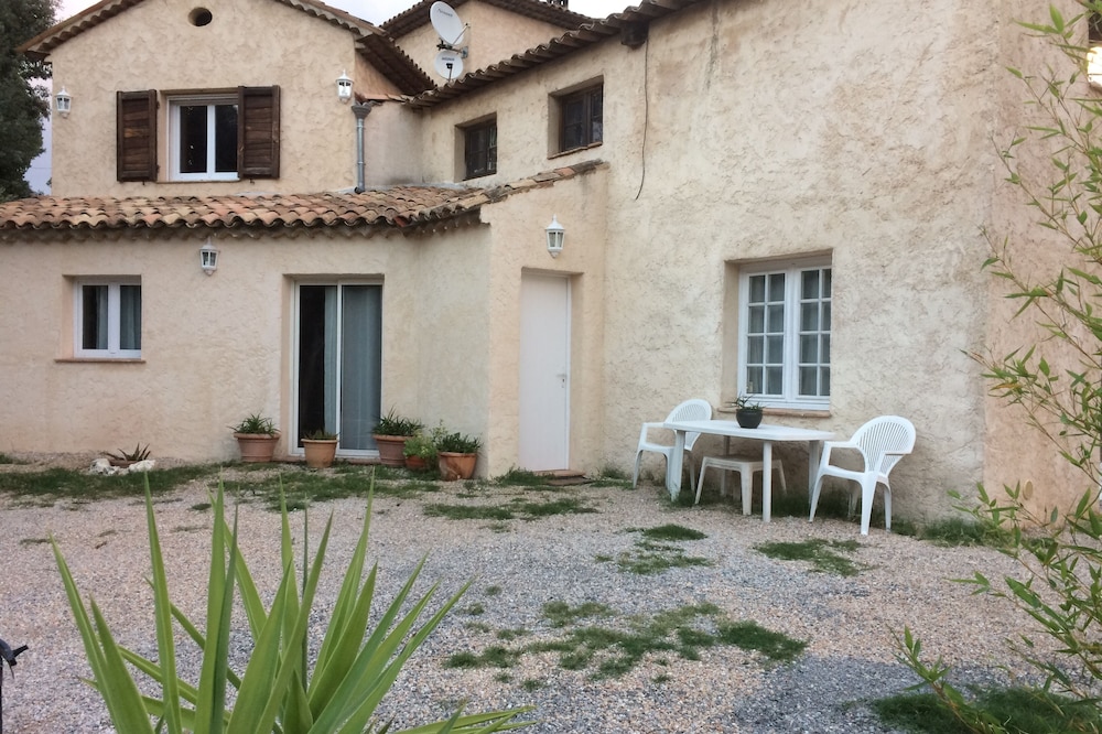 Apt 70 m² in villa with garden near Cannes