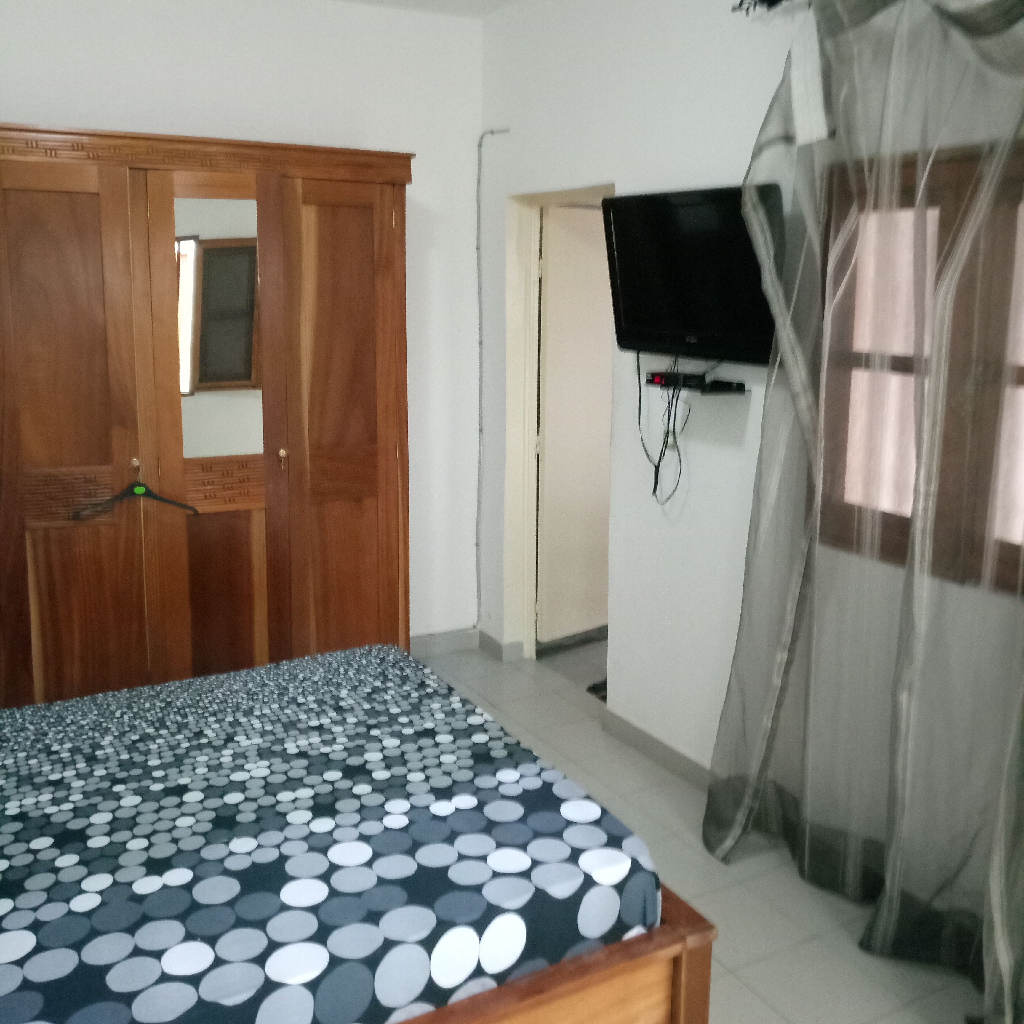 3 bedrooms, desk, iron/ironing board, free WiFi