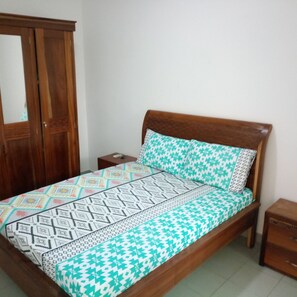 3 bedrooms, desk, iron/ironing board, free WiFi - Aziz Rooms and Apartments (Dakar)