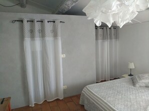 3 bedrooms, bed sheets