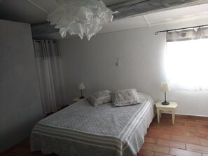 3 bedrooms, bed sheets
