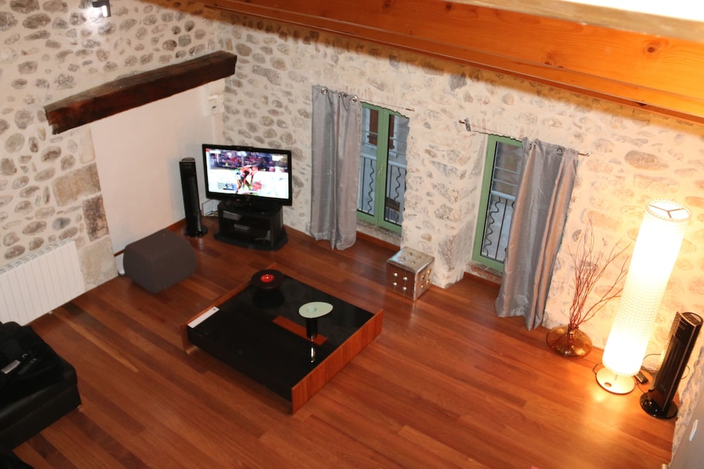 A fully renovated apartment combining design and traditions
