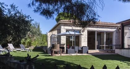 VILLA WITH COVERED SWIMMING POOL HEATED TO 28°, FULLY AIR CONDITIONED IN SERIGNAN
