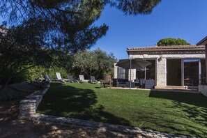 Terrace/patio - VILLA WITH COVERED SWIMMING POOL HEATED TO 28°, FULLY AIR CONDITIONED IN SERIGNAN (Sérignan)