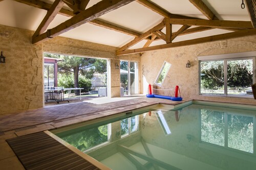 VILLA WITH A HEATED INDOOR POOL (28°), FULLY AIR-CONDITIONED IN SERIGNAN