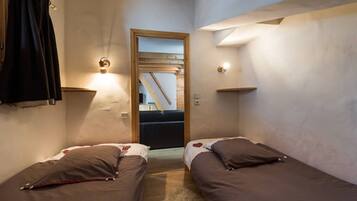 3 slaapkamers, reisbedje, wifi, beddengoed