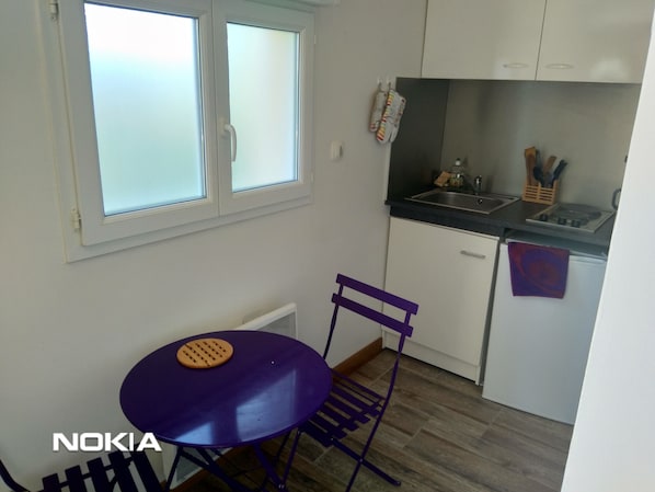 Fridge, microwave, stovetop, coffee/tea maker