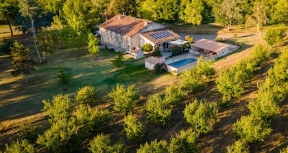 A & A Orchard Cottage, 37 vuodepaikkaa, 13 huonetta välillä Lectouren ja kondomin