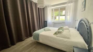 2 chambres, fer et planche à repasser, Wi-Fi gratuit, draps fournis