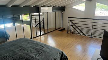 4 makuuhuonetta, työpöytÀ, silitysrauta/-lauta, Wi-Fi