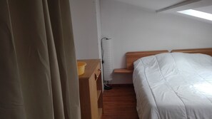 3 chambres, fer et planche à repasser