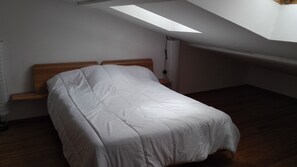 3 chambres, fer et planche Ă repasser