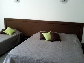 2 Schlafzimmer, Zimmersafe, Bügeleisen/Bügelbrett, WLAN