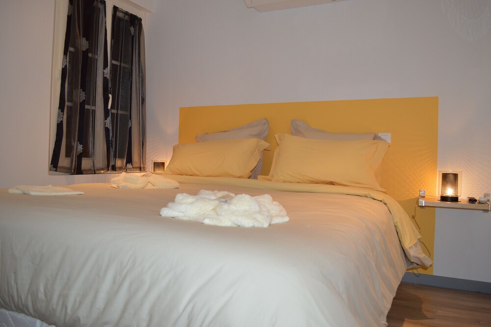 Bed & breakfast in Hautvillers, the birthplace of champagne (5min. Epernay, 15min. Reims)