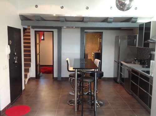 Ilmastoitu huoneisto täynnä charmia täynnä historiallista keskustaa Périgueux