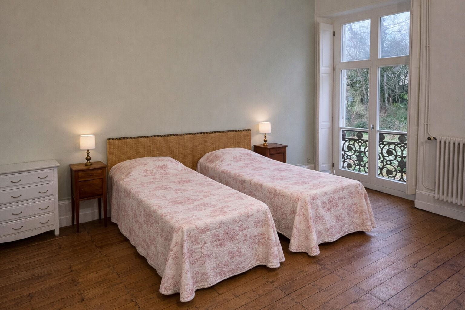 2 bedrooms, iron/ironing board, travel crib, free WiFi