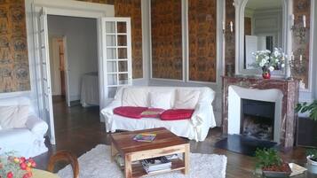 TV, DVD player, books, offices