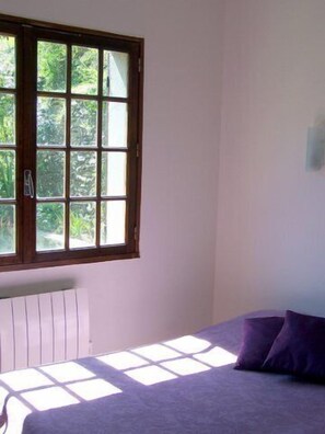 1 bedroom, iron/ironing board, internet, bed sheets