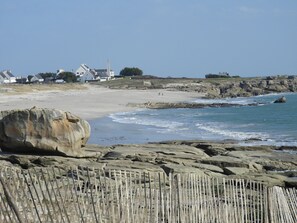 Beach nearby -  Seaside Family House with Jacuzzi, 800 m from the Beaches, Renovated in 2018 (Treffiagat)