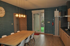 Dining - Maison Center Ville: 20 meters from the biggest market in Europe '' La Batte '' (Liège)