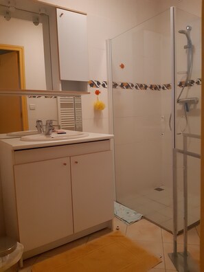 淋浴設備、風筒、提供毛巾、番梘