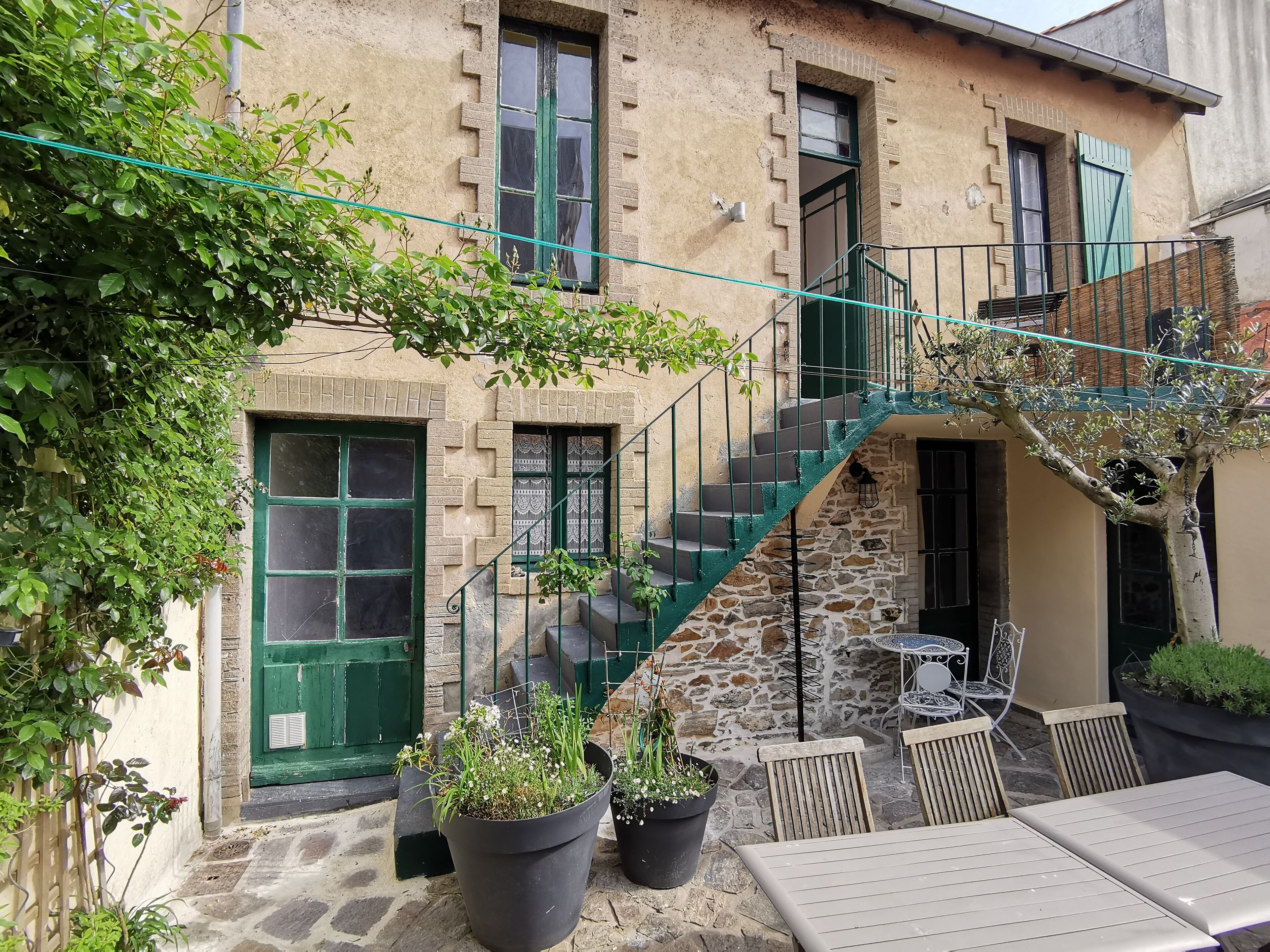 house 50 m beach Sables-d'Olonne, south facing courtyard, 4 bedrooms, 8 people
