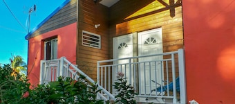 Rent apartment / Gite in Deshaies, quiet mountain and sea views
