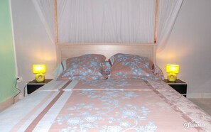 1 bedroom, iron/ironing board, travel crib, free WiFi - Rent apartment / Gite in Deshaies, quiet mountain and sea views (Deshaies)