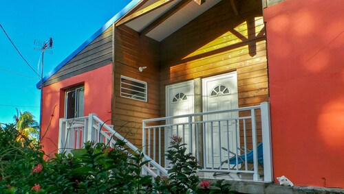 Rent apartment / Gite in Deshaies, quiet mountain and sea views